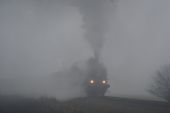 6.12.2015 - Šebetov: odjezd, vlak nejde v mlze skoro vidět © Martin Skopal