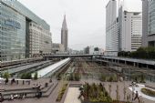 Pohľad od stanice Shinjuku na nšu „ubytovničku“ posledná vpravo apríl 2016 © Tomas Votava