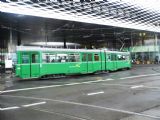 Basel: tramvaj Düwag řady Be 4/6 652 z roku 1972 odbočuje na špičkové lince 21 z Riehenringu do zastávky Messeplatz směrem k bádenskému nádraží, 24.6.2014 © Jan Přikryl