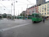Basel: intenzivní provoz tramvají v terminálu na náměstí Centralbahnplatz před nádražím SBB/CFF/FFS, 24.6.2014 © Jan Přikryl