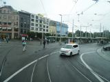 Basel: celkový pohled na tramvajový uzel na náměstí Centralbahnplatz před nádražím SBB/CFF/FFS, 24.6.2014 © Jan Přikryl