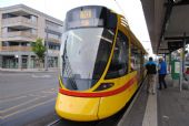 Nízkopodlažní tramvaj Tango BLT stojí na konečné linky 10 Dornach-Arlesheim, Bahnhof před odjezdem do Baselu, 24.6.2014 © Lukáš Uhlíř