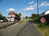 Celkový pohled na dřívější nádraží a dnes tramvajovou výhybnu Leymen, v pozadí jede autobus NAD za linku 10 do Rodersdorfu, 24.6.2014 © Jan Přikryl