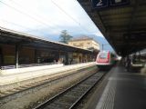 Naklápěcí jednotka řady RABDe 500 SBB přijíždí do stanice Bellinzona jako vlak kategorie ICN do Lugana, 28.6.2014 © Jan Přikryl