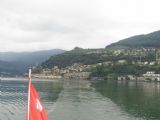 Celkový pohled na švýcarské město Morcote z paluby lodi uprostřed jezera Lago di Lugano, 28.6.2014 © Jan Přikryl