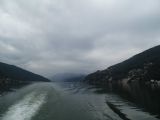 Pohled z lodi Lugano společnosti SNL na střední část jezera Lago di Lugano - vlevo vesnice Brusino Arsizio, vpravo Vico Morcote, 28.6.2014 © Jan Přikryl