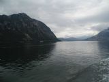 Pohled z lodi Lugano společnosti SNL v severní části jezera Lago di Lugano na dominantní horu San Salvatore, dole patrná trať Gotthardbahn, 28.6.2014 © Jan Přikryl