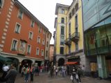 Lugano: historické centrum má výrazně italský ráz - centrální náměstí Piazza Alighieri Dante, 28.6.2014 © Jan Přikryl
