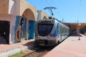 09.06.2016 - gare Monastir: EMU 23 odjíždí jako 37 minut opožděný vlak 509 Sousse Bab Jedid - Mahdia © PhDr. Zbyněk Zlinský