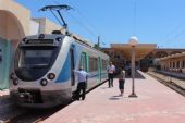 09.06.2016 - gare Monastir: EMU 01 jako vlak 515 Sousse Bab Jedid - Mahdia a jeho osádka © PhDr. Zbyněk Zlinský