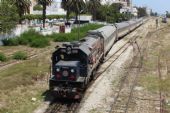 09.06.2016 - Sousse: lokomotiva 91 91 0 000567-8 odváží vlak 5/72 Gabes - Tunis, vpravo jednotka 10-31 813-6/10-31 814-4 © PhDr. Zbyněk Zlinský