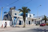 09.06.2016 - Sousse: modernizovaná výpravní budova stanice Bab Jedid s novým poutačem z Avenue Mohamed V © PhDr. Zbyněk Zlinský