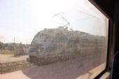 09.06.2016 - Bekalta: přijíždí neidentifikovatelná jednotka EMU jako opožděný vlak 534 Mahdia - Sousse Bab Jedid (foto z vlaku) © PhDr. Zbyněk Zlinský