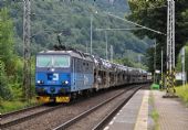 372.012 směřuje do Německa s vlakem nových aut; 8.7.2016 © Pavel Stejskal