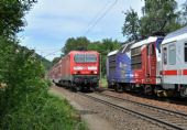 Setkání lokomotiv u zastávky Krippen. Stroj DB 143.885 na S-Bahnu a 371.201 na EC 174; 8.7.2016 © Pavel Stejskal
