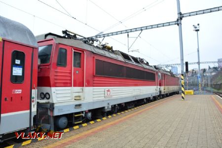 19.3.2017 - Bratislava hl. stanica: 363 143-9 a 363 135-5 na čele vlaku R 600 © Ondrej Krajňák