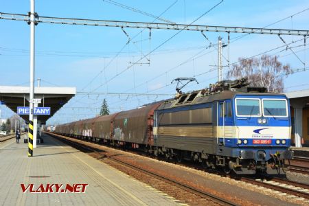 23.3.2017 - Piešťany: 363 095-1 s nákladným vlakom  © Ondrej Krajňák
