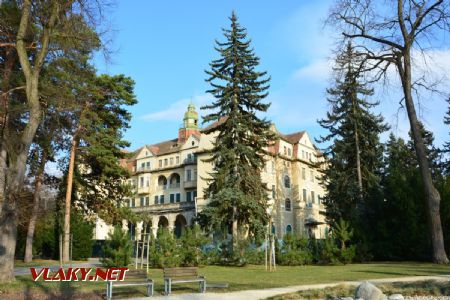 25.3.2017 - Piešťany: Vyše 30 rokov chátrajúci hotel Slovan (Grand hotel Rónai 1906)  © Ondrej Krajňák