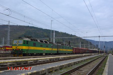 22.4.2017 - Margecany: Nákladný vlak s dvojičkou 131 054-9/053-1 © Ondrej Krajňák