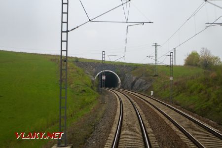 5.5.2017 - Srbice: výjezd z tunelu © Jiří Řechka