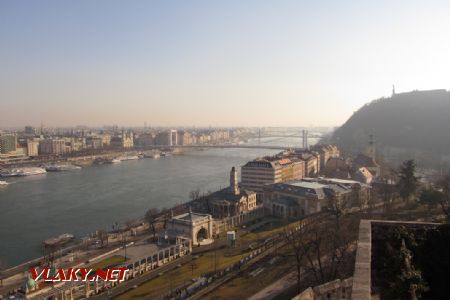 30.12.2016 - Budapešť: výhled z hradeb po proudu Dunaje © Dominik Havel