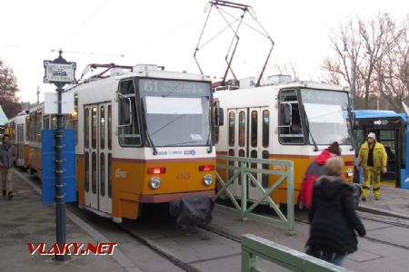 30.12.2016 - Budapešť: Hűvösvölgy, tramvaje stojí uprostřed terminálu © Dominik Havel