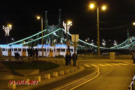 30.12.2016 - Budapešť: fény villamos přijíždí na Szent Gellért tér © Dominik Havel