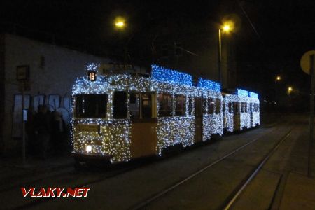 30.12.2016 - Budapešť: světelná tramvaj u nádraží Kelenföld © Dominik Havel
