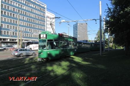 Basel: tramvaj se dvěma vleky je tu běžná, 8. 8. 2016 © Libor Peltan