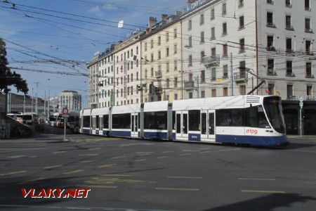 Ženeva: dlouhá tramvaj, 8. 8. 2016 © Libor Peltan