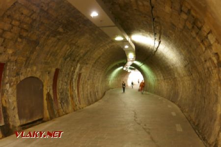 Marseille/Noailles: pěší výstup tramvajovým tunelem z konečné T1, 20. 5. 2022 © Libor Peltan