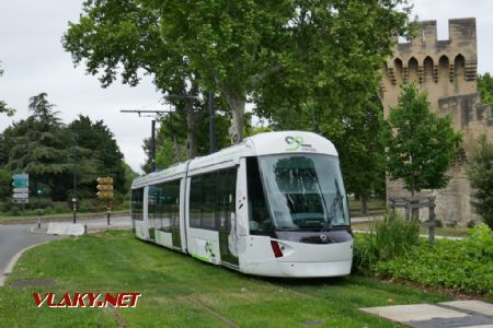 Avignon: tramvaj v obratové koleji konečné u městských hradeb, 24. 5. 2022 © Libor Peltan
