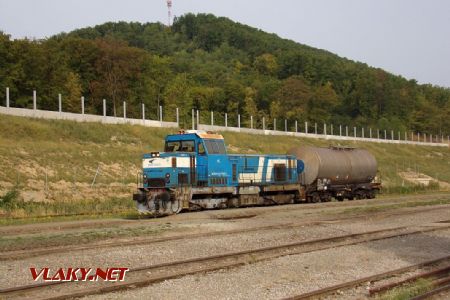 V stanici sa mi darí zachytiť aj nákladný vlak vedený rušňom 736.003, 19.8.2022, Lovinobaňa © S.Langhoffer