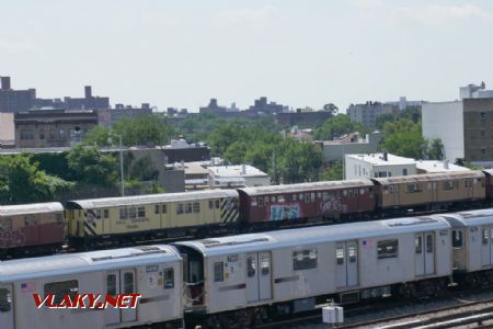 Bronx/East 180th Street: vlak údržby přestavěný z Redbirdů v jednom s přilehlých dep, 22. 7. 2022 © Libor Peltan