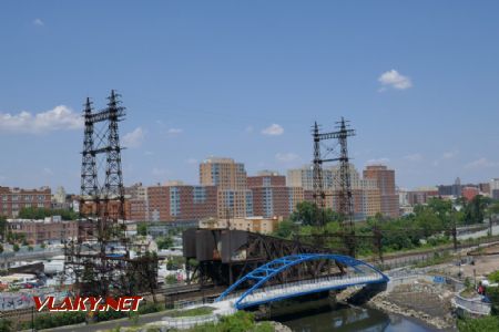 Bronx: zdvižný most elektrifikovaného Northeast Corridoru přes Bronx River, 22. 7. 2022 © Libor Peltan