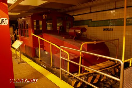 New York Transit Museum: původně nákladní ALCo SBK 5 (1910) dnes slouží k posunu historický vozů