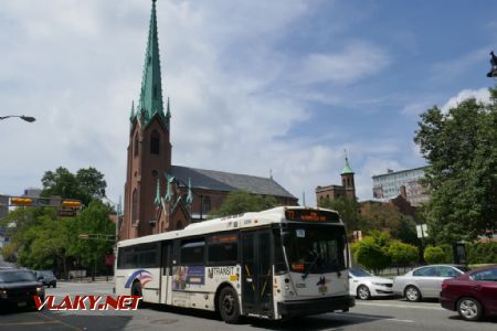 Newark: autobus NABI 416.15 v centru, 28. 7. 2022 © Libor Peltan