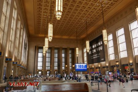Philadelphia Penn Station: vznosný interiér odbavovací haly, 28. 7. 2022 © Libor Peltan