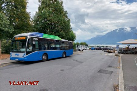 Vevey, autobus u pobřežní promenády, 15.8.2022 © Tomáš Kraus