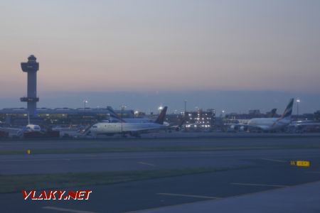 JFK: večerní cvrkot na jednom z nejznámějších letišť světa, 20. 7. 2022 © Libor Peltan
