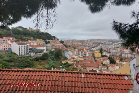 Lisabon, vyhlídka Graça, uprostřed patrné nádraží Rossio, 8.6.2023, Tomáš Kraus
