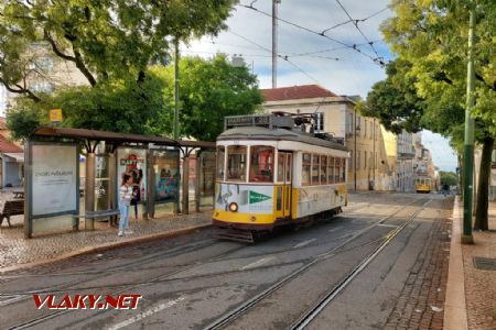 Lisabon, násled tramvají přijíždí do zastávky Graça, 9.6.2023, Tomáš Kraus