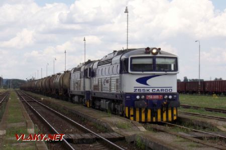 Prichádza nákladný vlak vedený zvolenskými 756-kami, 14.7.2023, Turňa nad Bodvou © S.Langhoffer