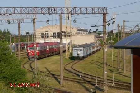 Elektrinių traukinių depas-1: 3x TEP70BS, hlava ER9M, stodoly a další, 11. 6. 2023 © Libor Peltan