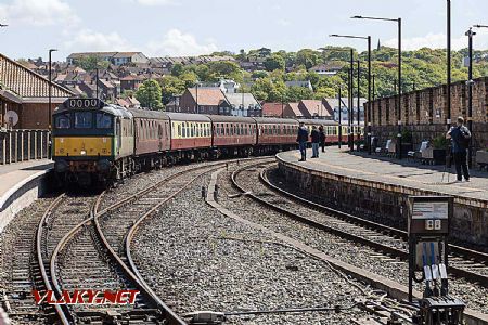 Whitby, prichádzajúci vlak NYMR (North Yorkshire Moors Railway); máj 2023 © Tomáš Votava