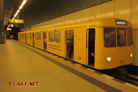 Berlin/Brandenburger Tor: metro U55 s jedinou mezistanicí a historickou soupravou, 7. 5. 2017 © Libor Peltan