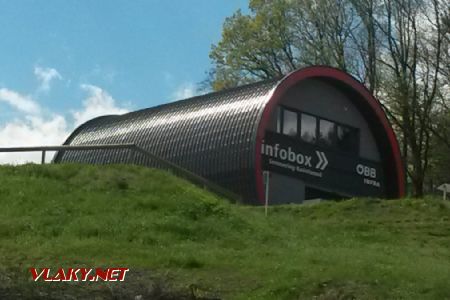 Gloggnitz, Infobox pri severnom portáli budúceho tunela ©Juraj Földes, 17.4.2016