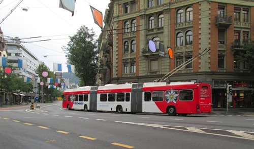 Luzern- v meste sme videli aj jeden z troch dvojkĺbových trolejbusov s plesnivcom 