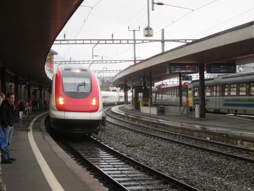 Arth- Goldau: náš ICN vlak fy. Bombardier do Lugana prichádza presne 