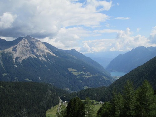 Poschiavo- Alp Grüm: pohľad južný späť na Lago Poschiavo 